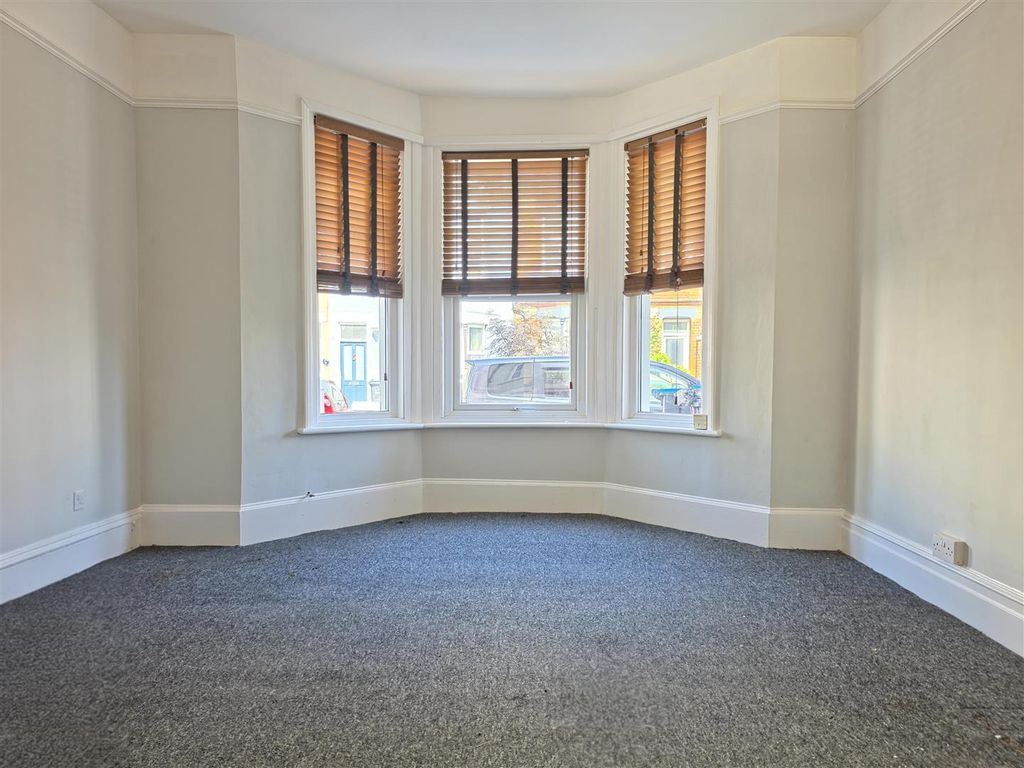 Property photo 2 of 11 Living Room