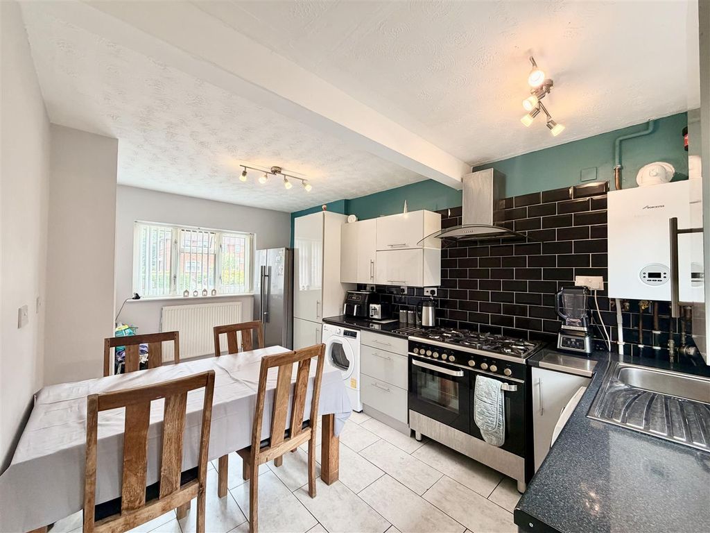 Property photo 2 of 19 2