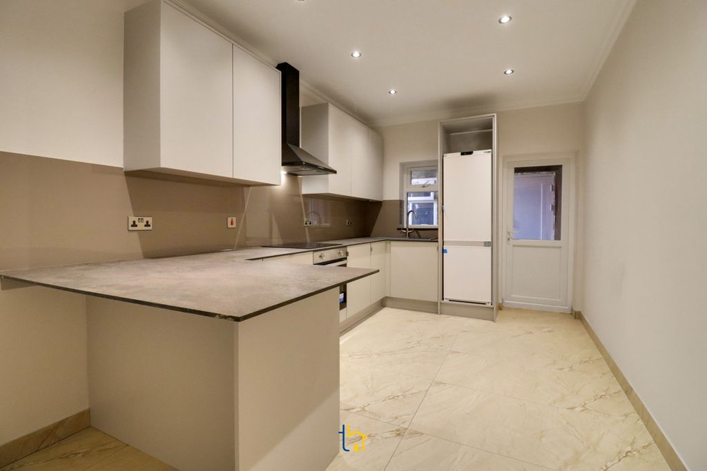 Property photo 2 of 10 Img_5173-Img_5175