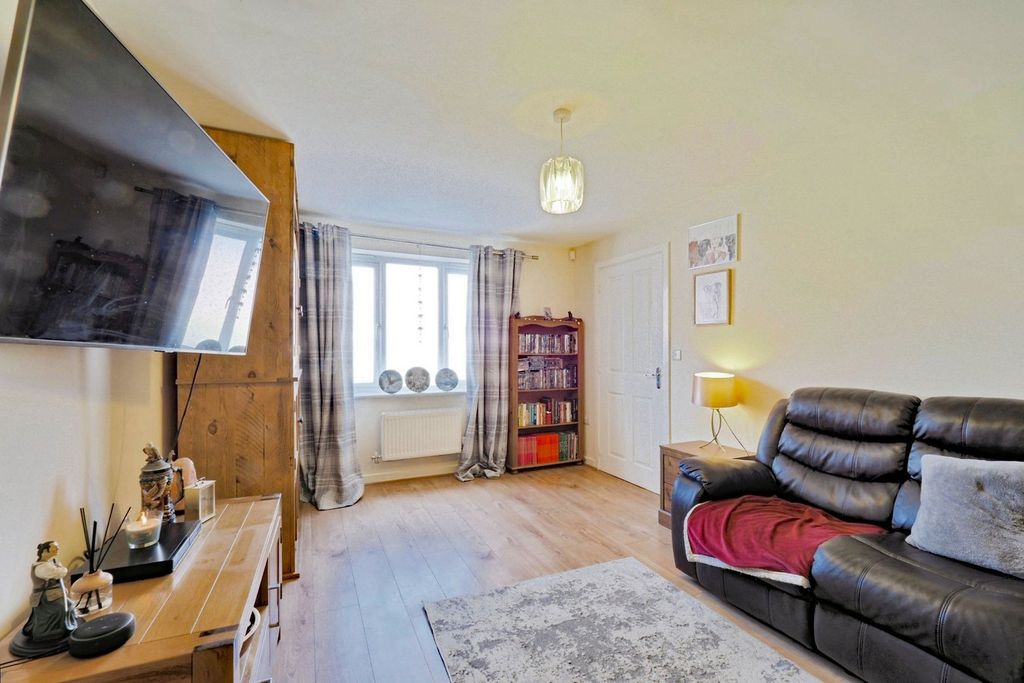 Property photo 3 of 23