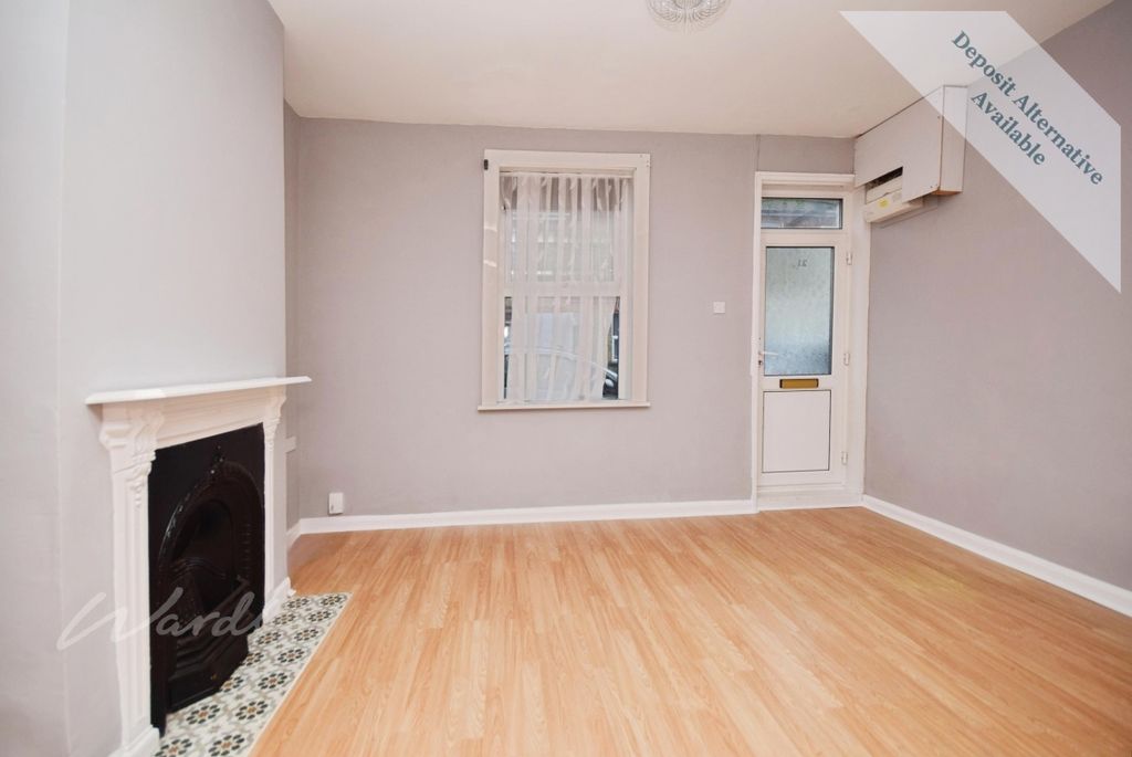 Property photo 3 of 13 Lounge