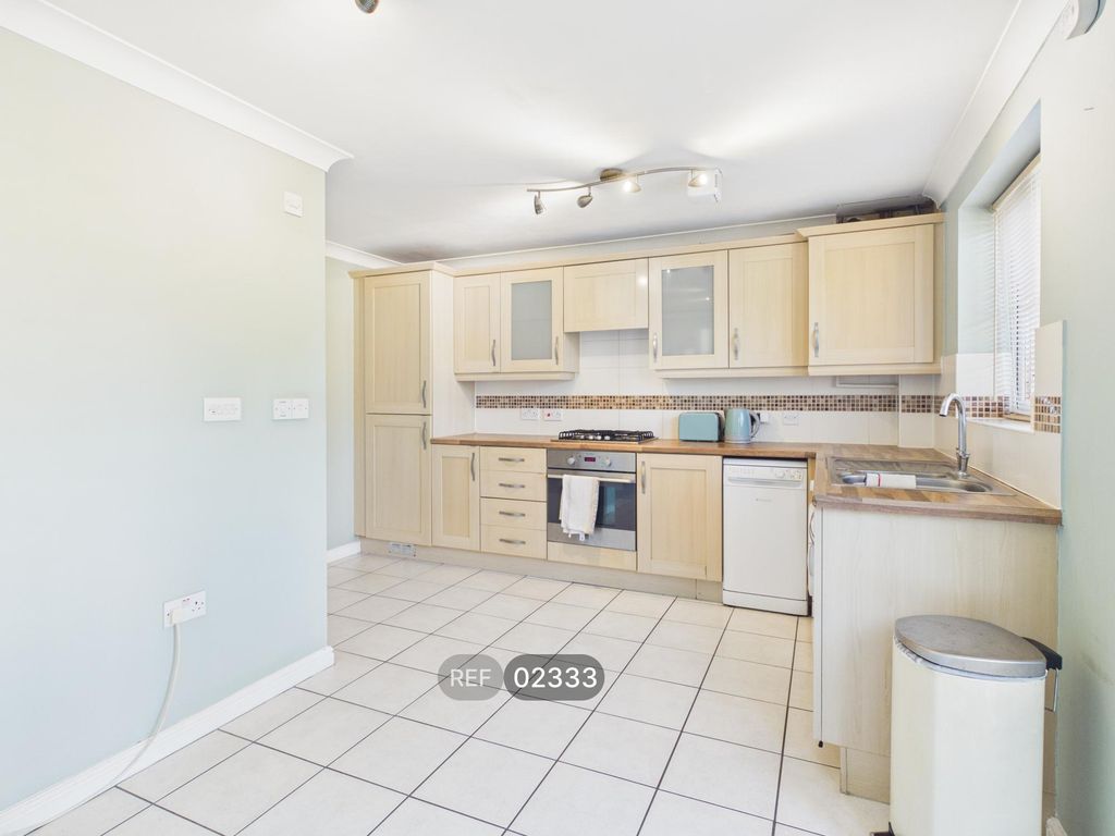 Property photo 3 of 25 Kitchen