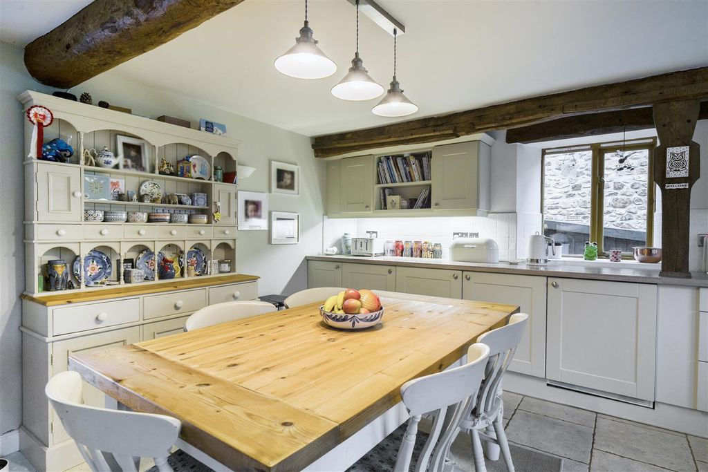 Property photo 3 of 30 1370761-21-68F64662A0255.Jpg