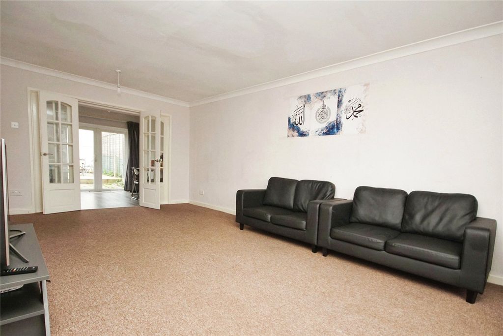 Property photo 2 of 15 Lounge