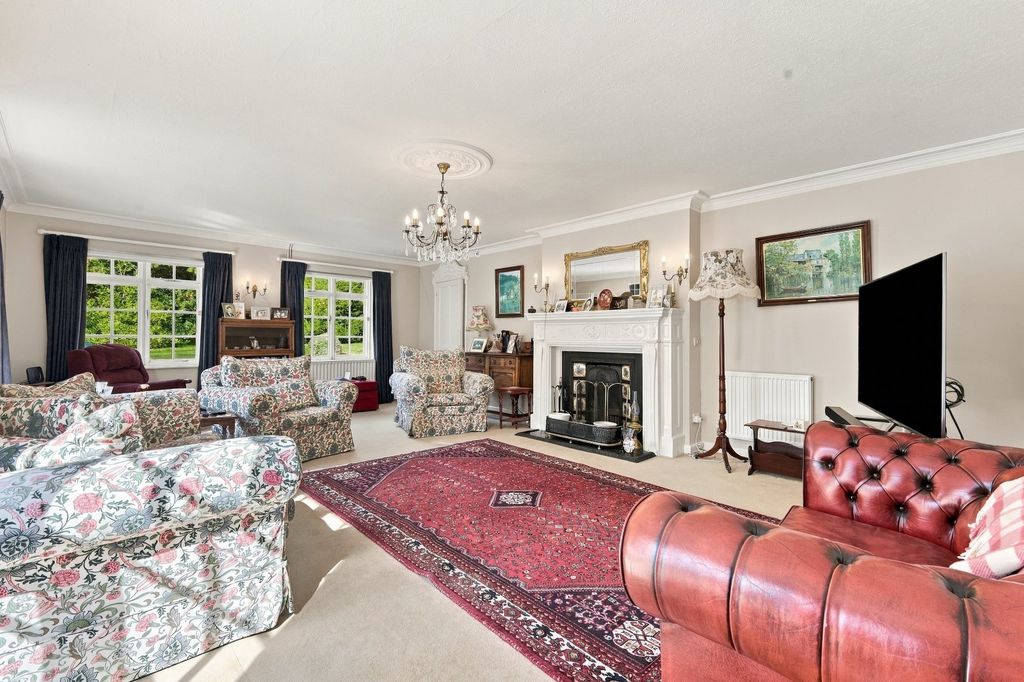 Property photo 3 of 19 Sitting Room
