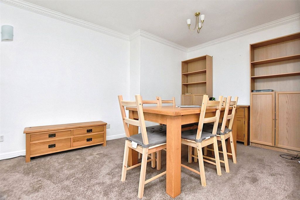 Property photo 3 of 21 Lounge/Dining