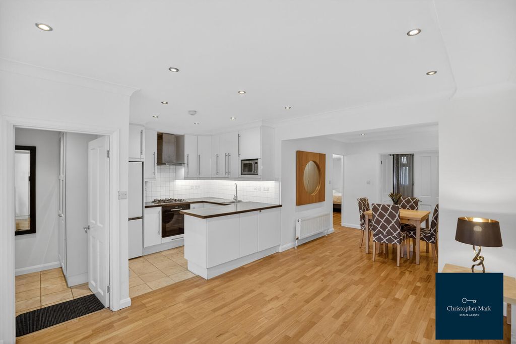 Property photo 1 of 17 Kitchen