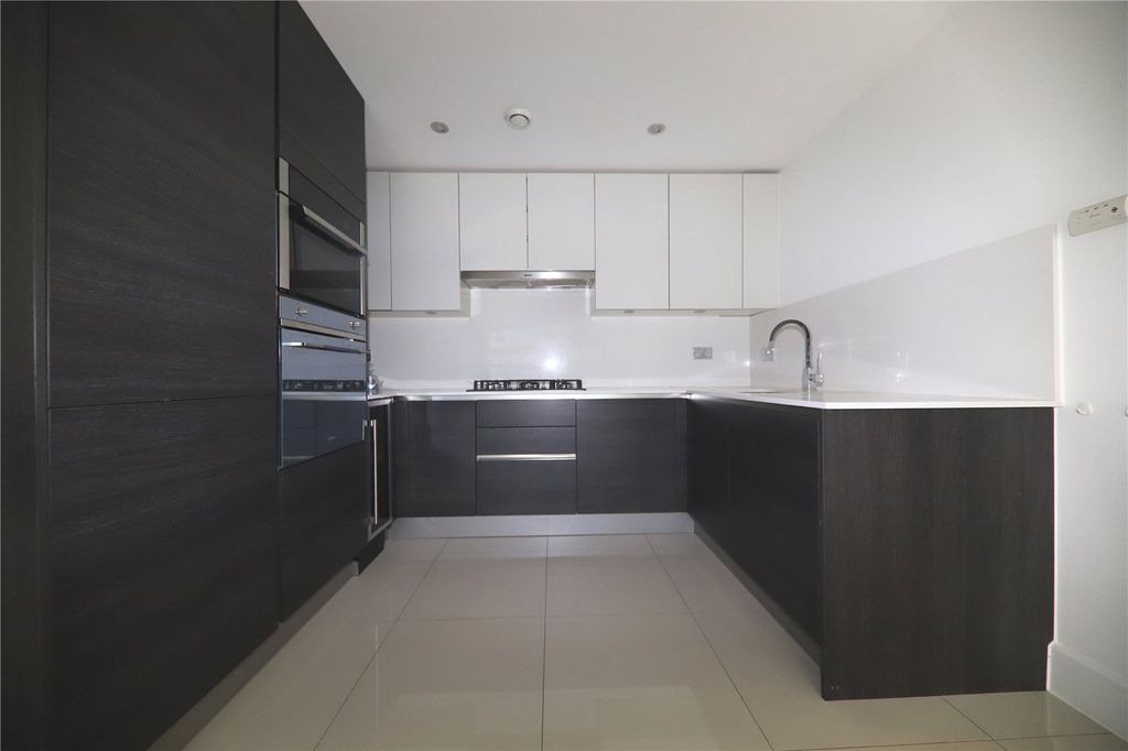 Property photo 3 of 9 Kitchen