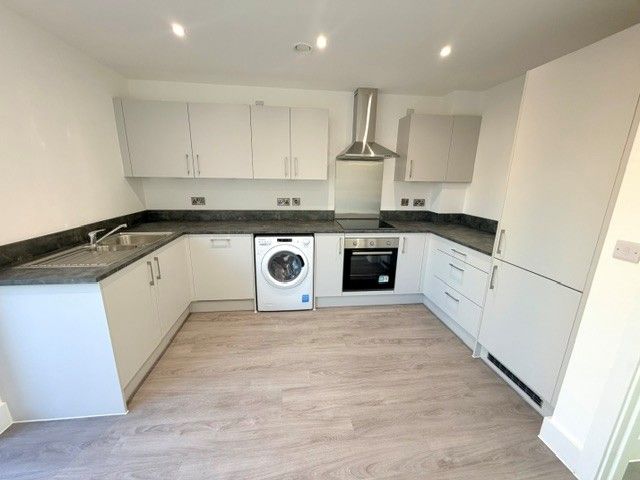 Property photo 3 of 10 Kitchen