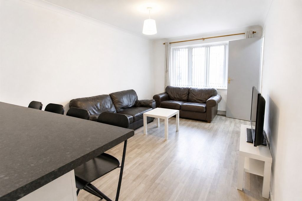 Property photo 2 of 17 Picture No. 09