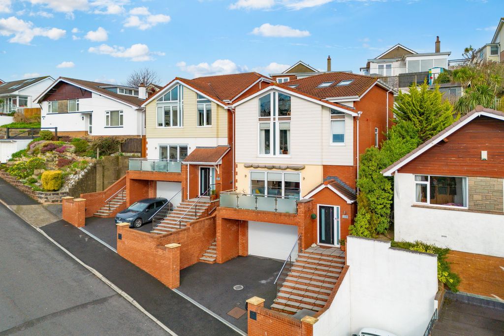 Property photo 2 of 42