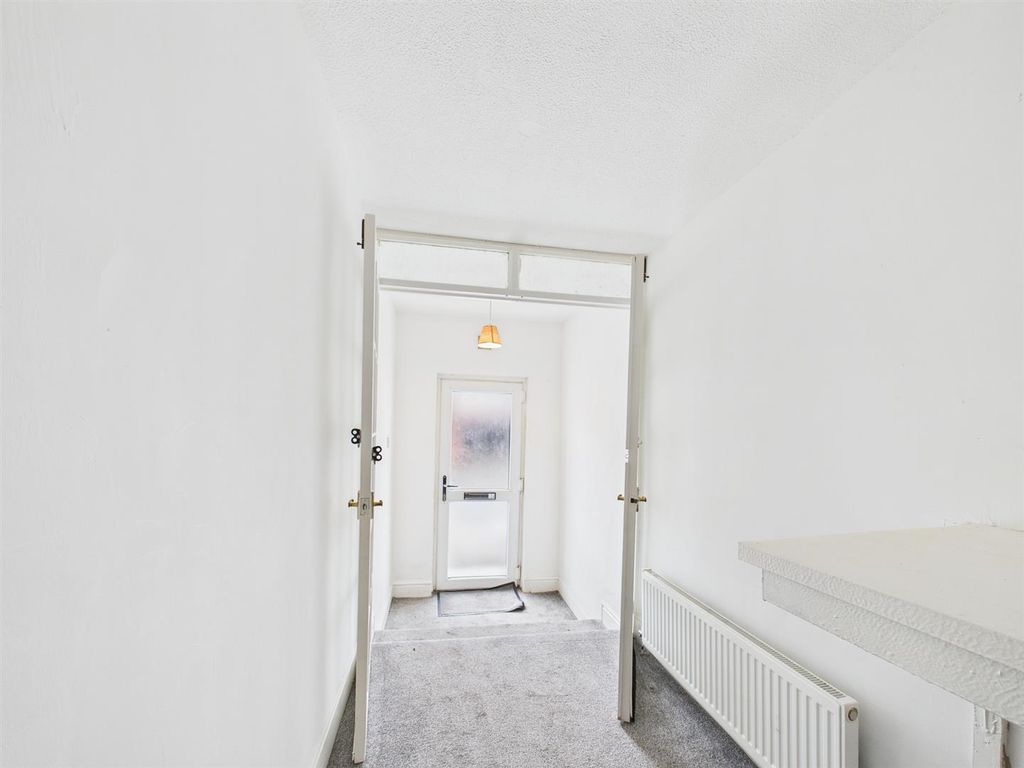 Property photo 3 of 29 Cam03604G0-Pr0131-Still024.Jpg