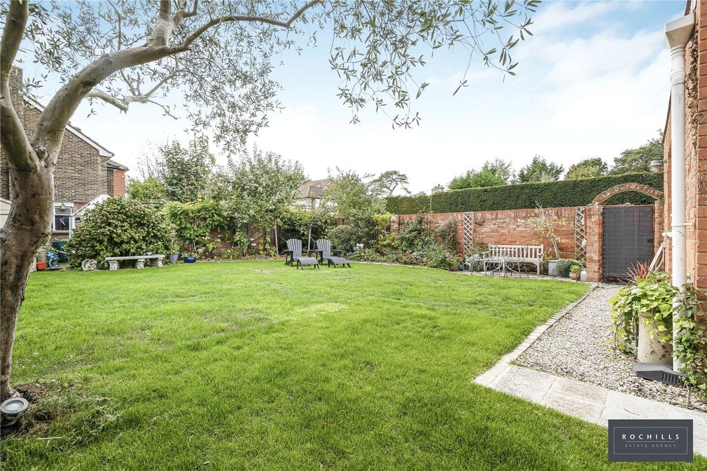 Property photo 2 of 34 Picture No. 16