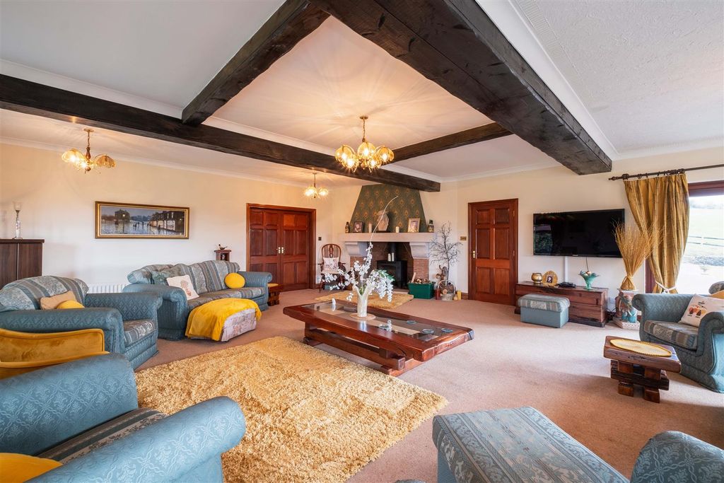 Property photo 2 of 18 Wonderful Socialising Space