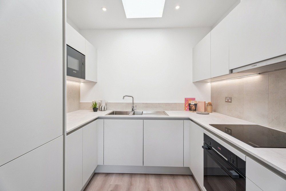 Property photo 3 of 11 Kitchen