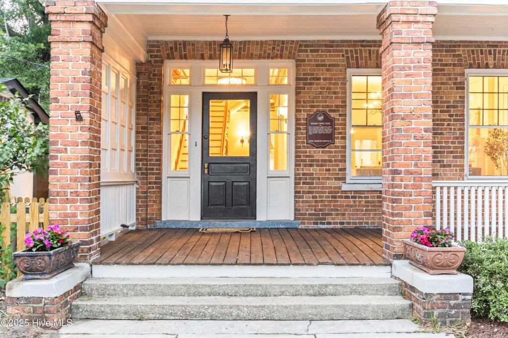 Property photo 1 of 31