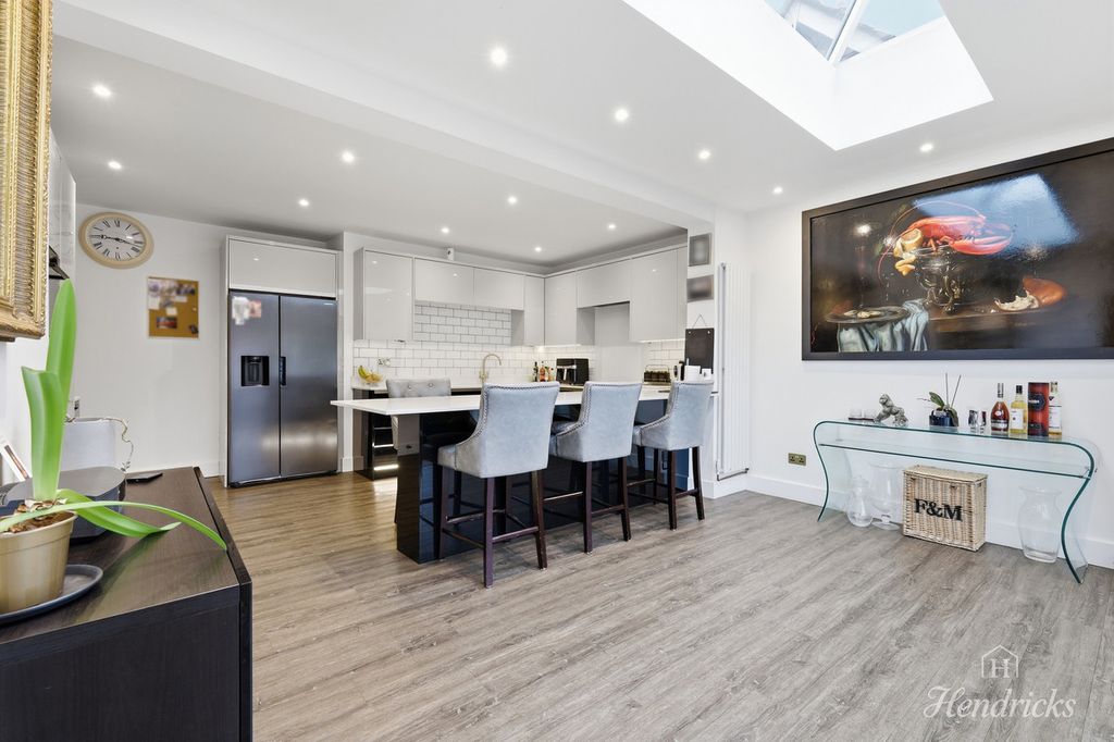 Property photo 2 of 30