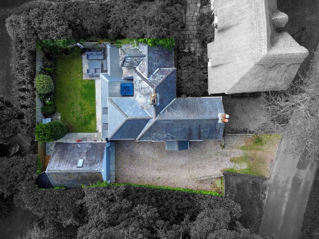 Property photo 3 of 35
