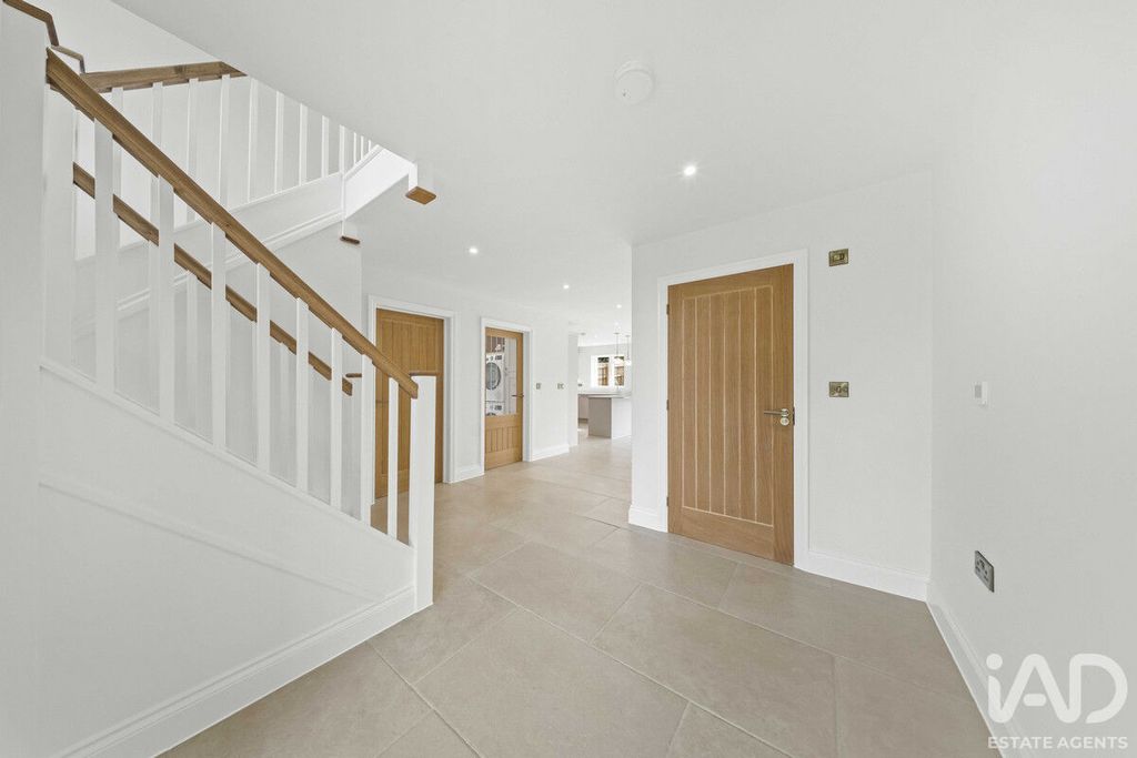 Property photo 3 of 28