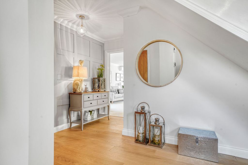 Property photo 2 of 35