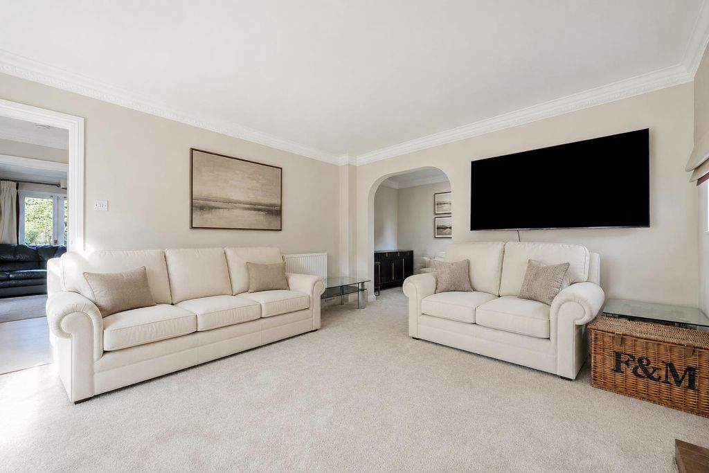 Property photo 2 of 12 Home Close Living 2.Jpg