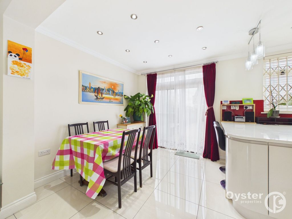 Property photo 3 of 17 Dining Area