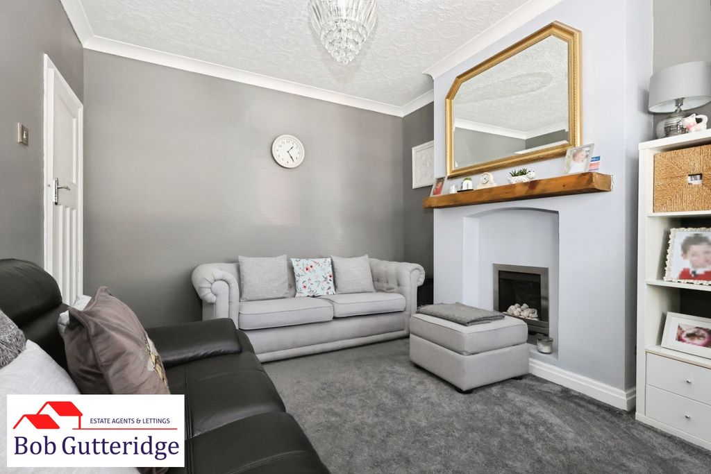 Property photo 3 of 24 Bay Fronted Lounge