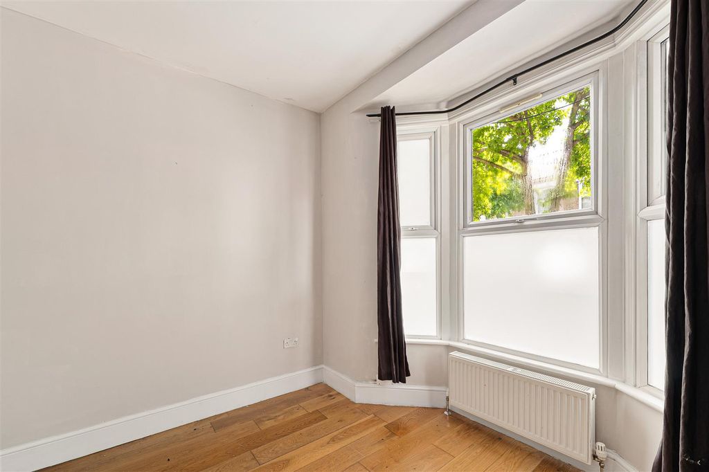 Property photo 3 of 33