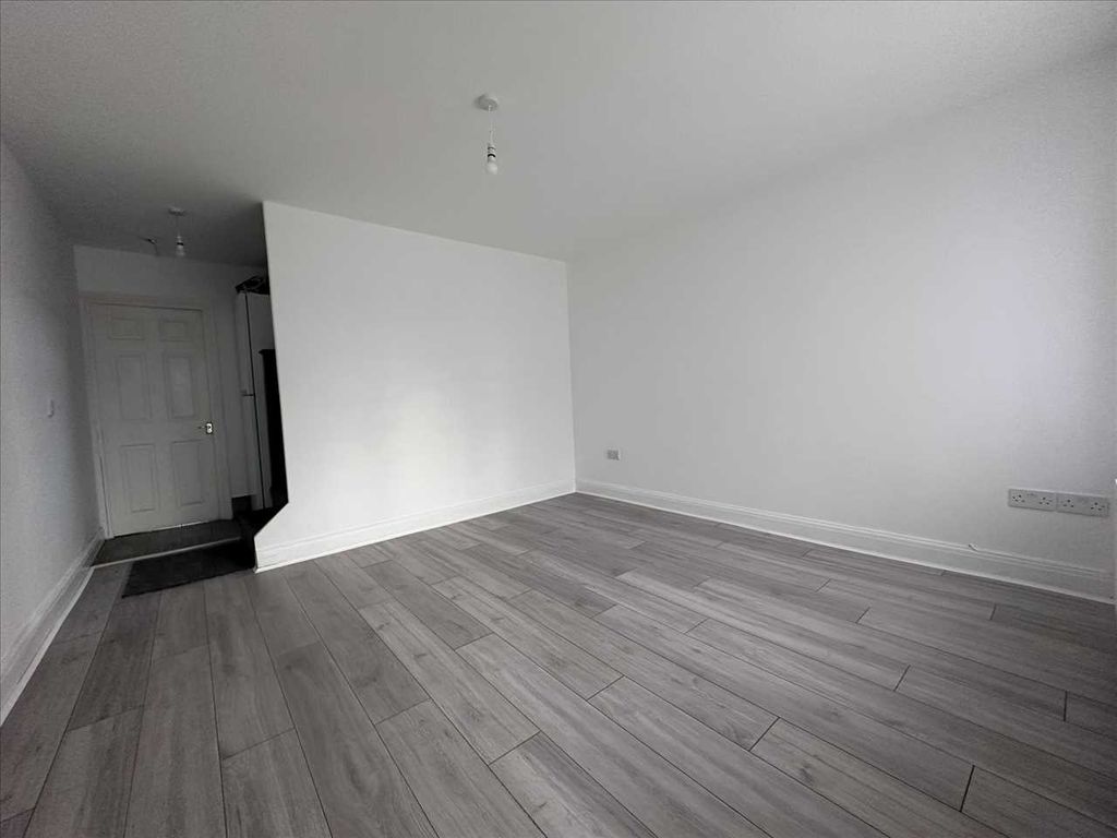 Property photo 2 of 5 Lounge