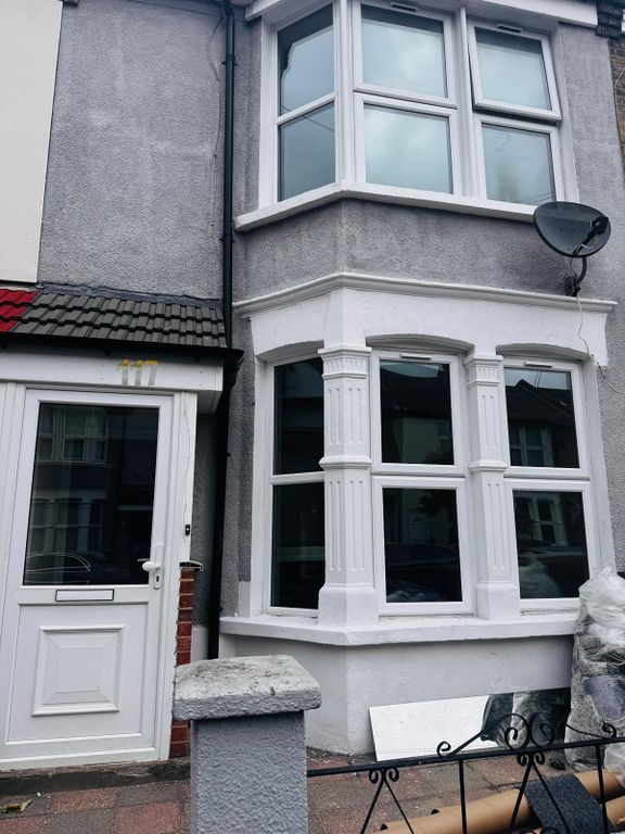 Property photo 1 of 16 3 Bed Terraced House To Rent Charlemont Road, London E6