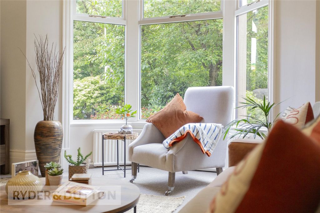 Property photo 3 of 27 Living Room