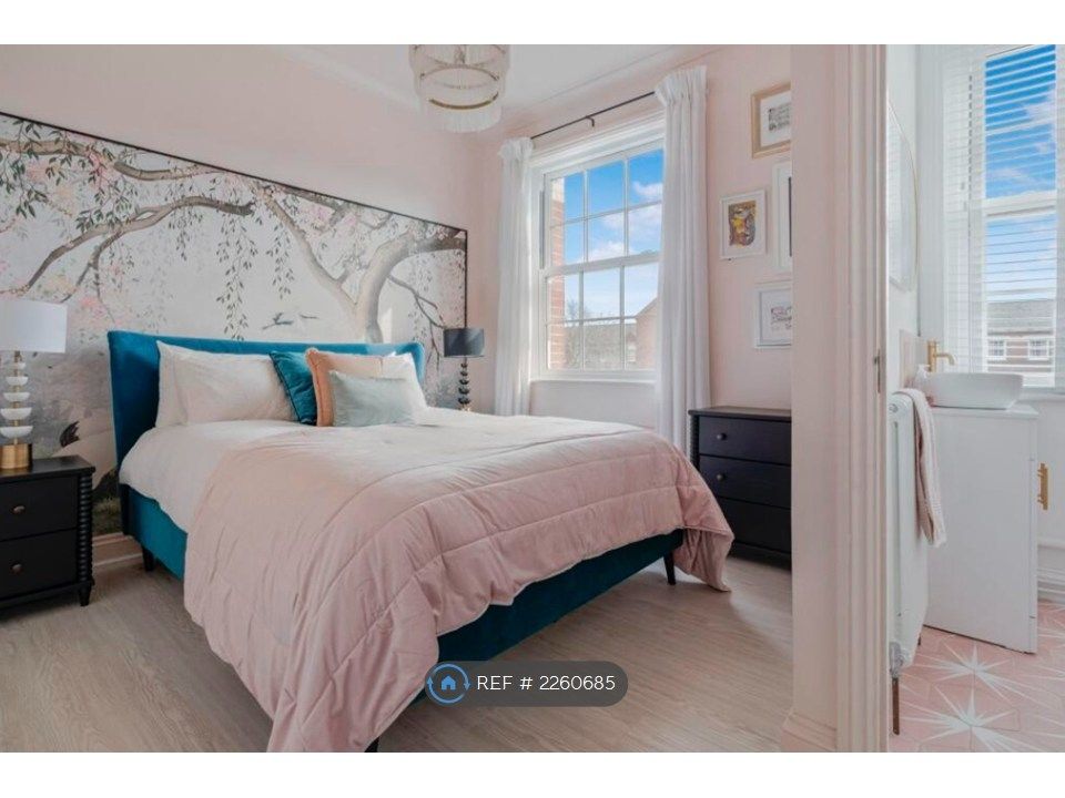 Property photo 3 of 12 Master Bedroom With Ensuite Shower Room