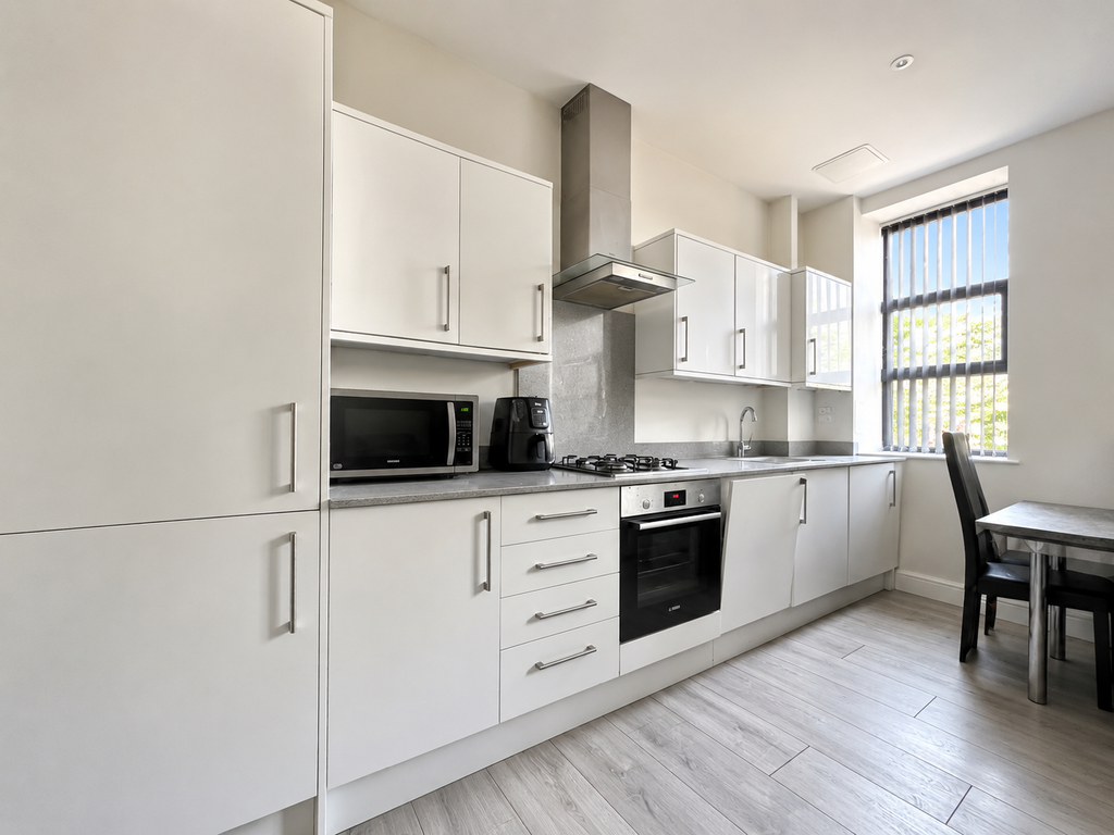 Property photo 3 of 11 Kitchen