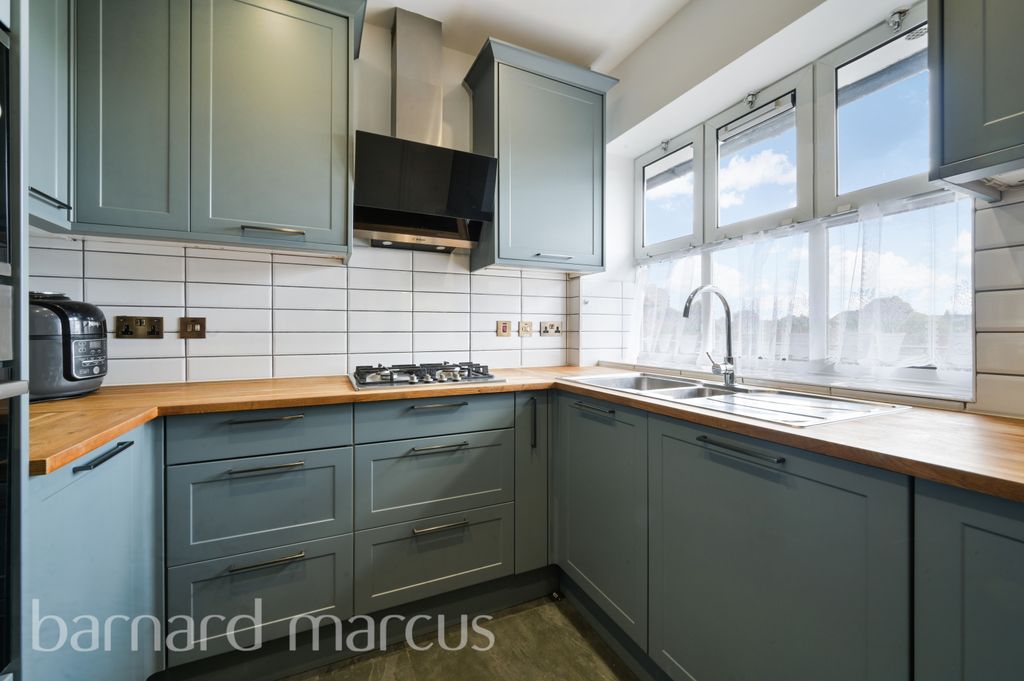 Property photo 1 of 7 Kitchen