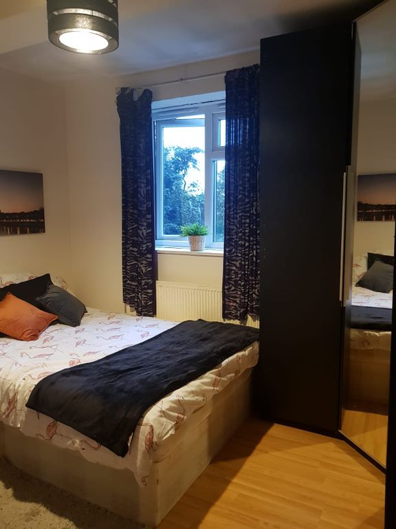 Property photo 1 of 12 Room 5- £823 Available Now