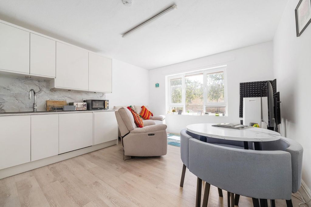 Property photo 1 of 15 Receprion.Jpg