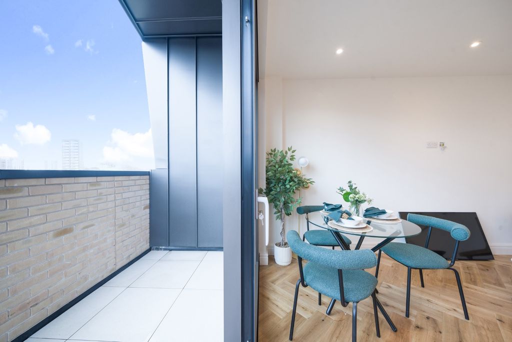 Property photo 3 of 17 3845735