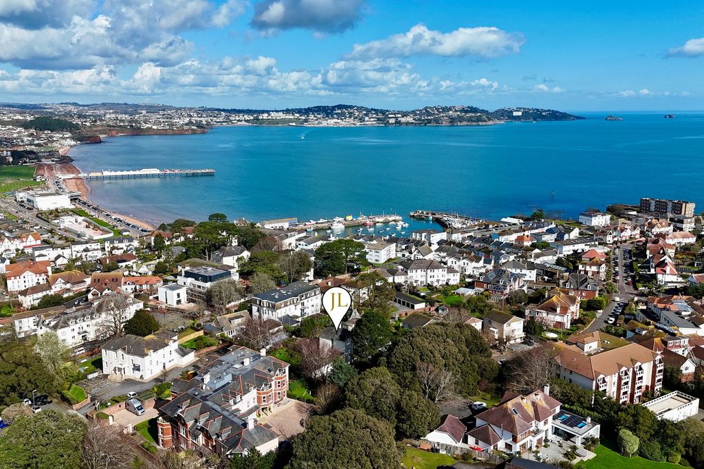 Property photo 1 of 32