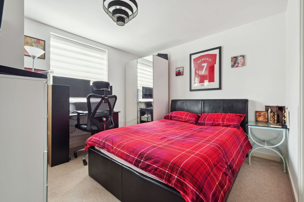 Property photo 2 of 13 Bed 2 (2)