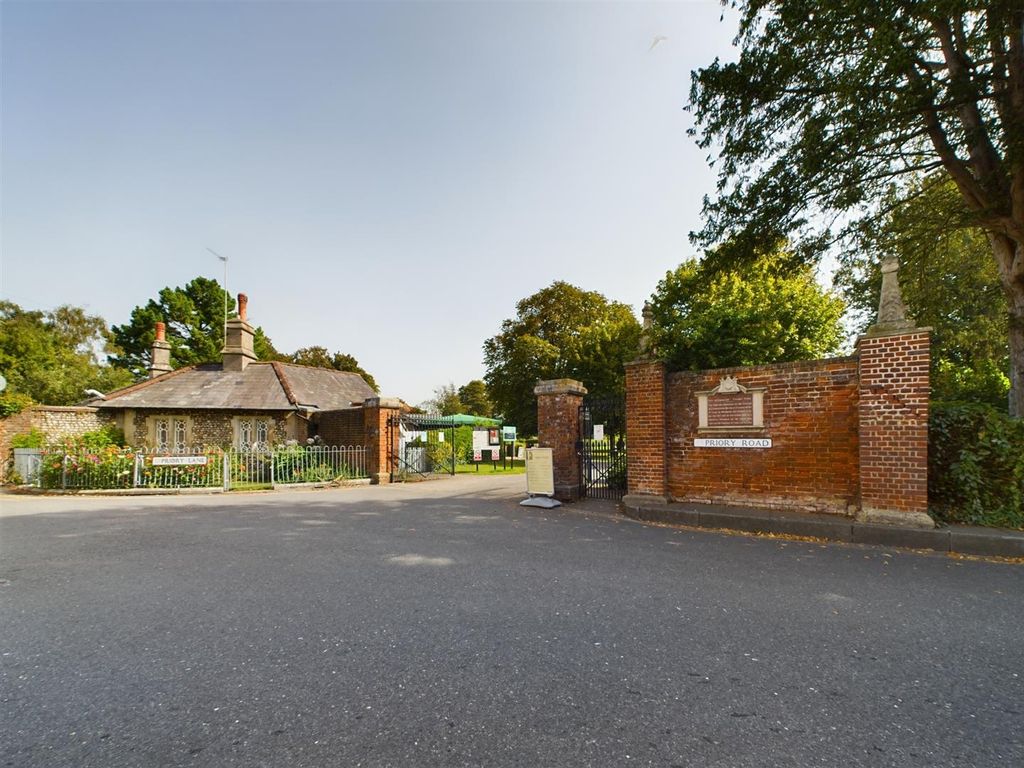 Property photo 1 of 21 Cam01894G0-Pr0036-Still026.Jpg