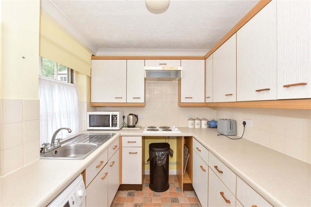 Property photo 3 of 9 Kitchen