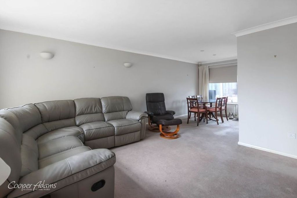 Property photo 3 of 11 Living Room