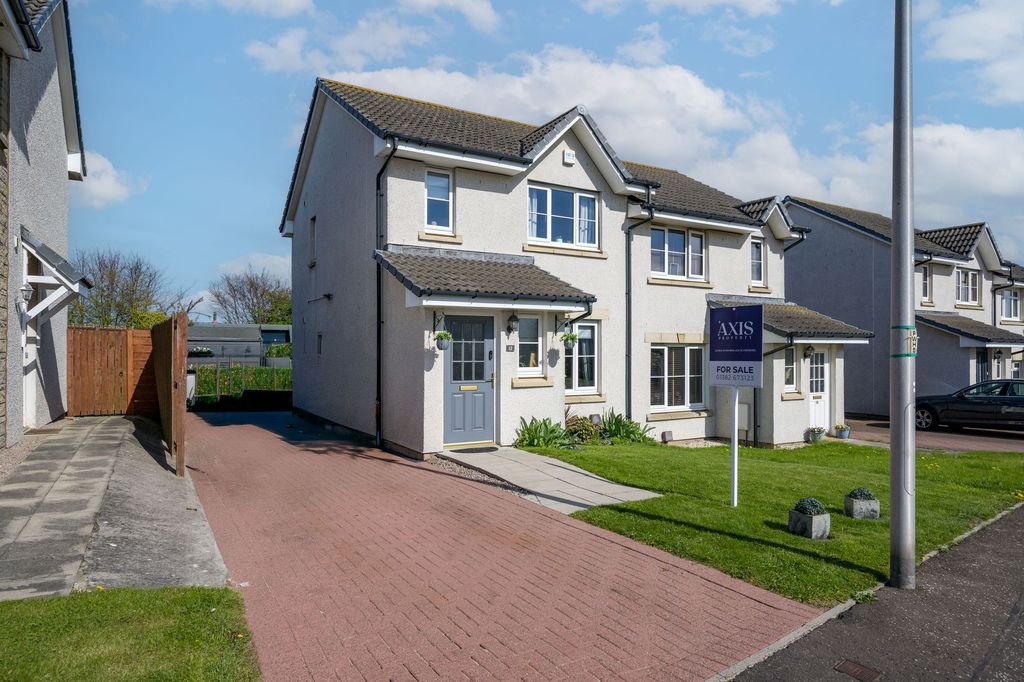 Property photo 1 of 21 External