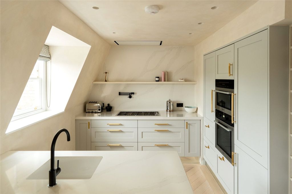 Property photo 3 of 14 Kitchen