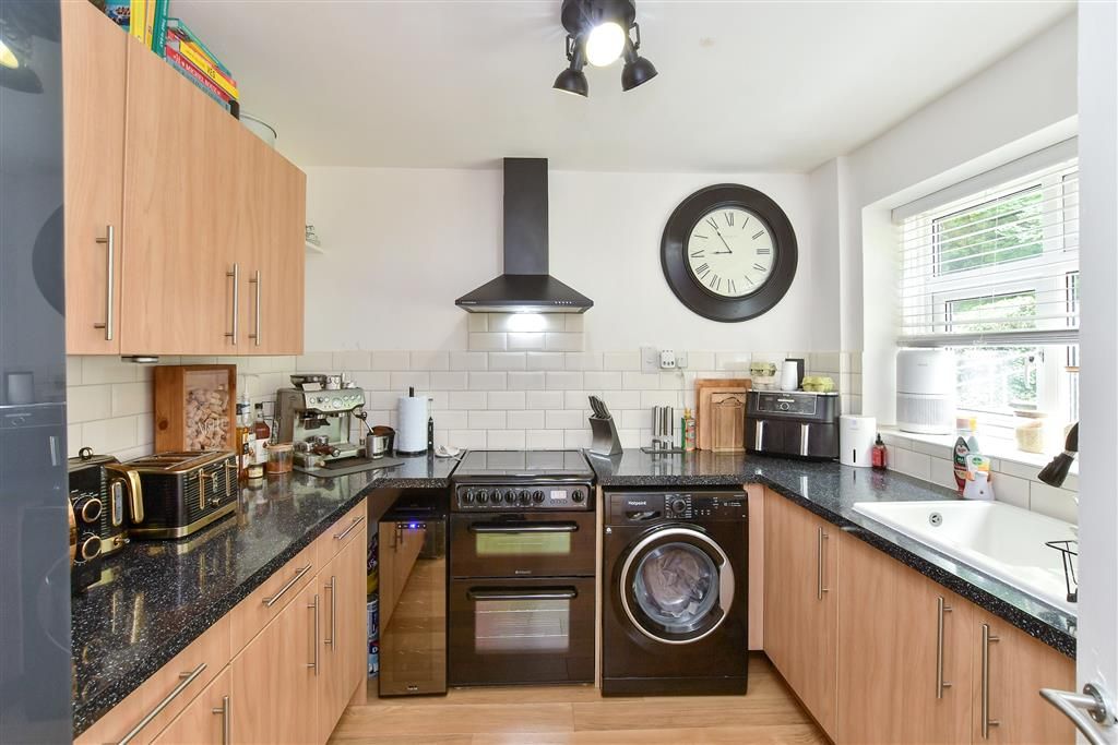 Property photo 1 of 11 Kitchen