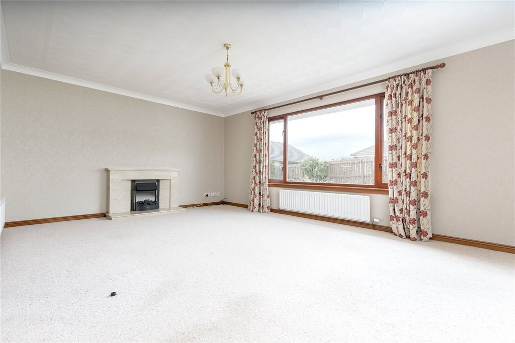 Property photo 3 of 24 Picture No. 05
