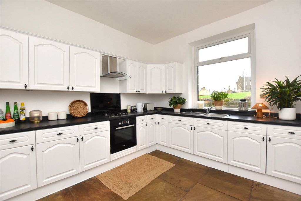 Property photo 3 of 23 Picture No. 16