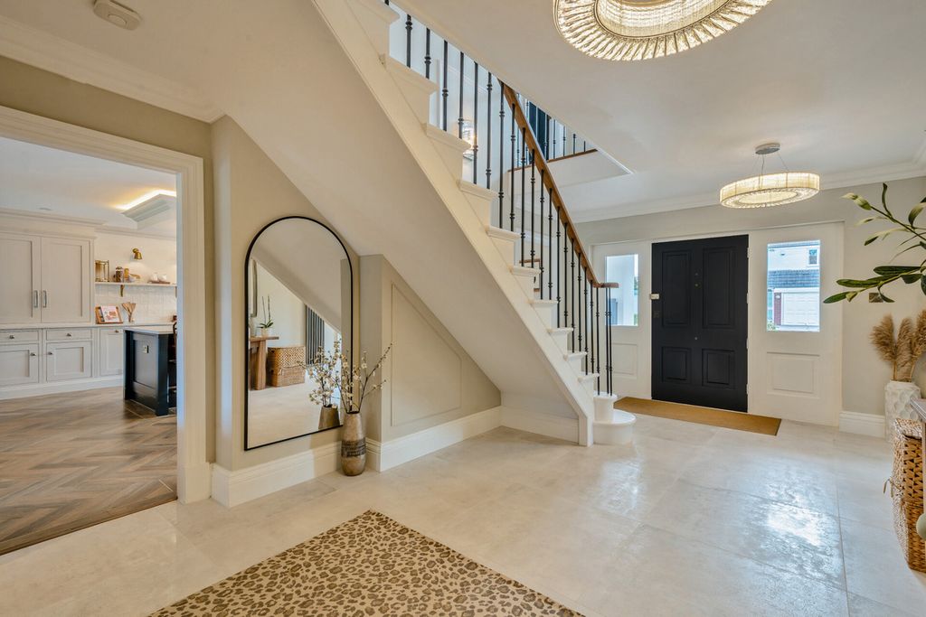 Property photo 3 of 39