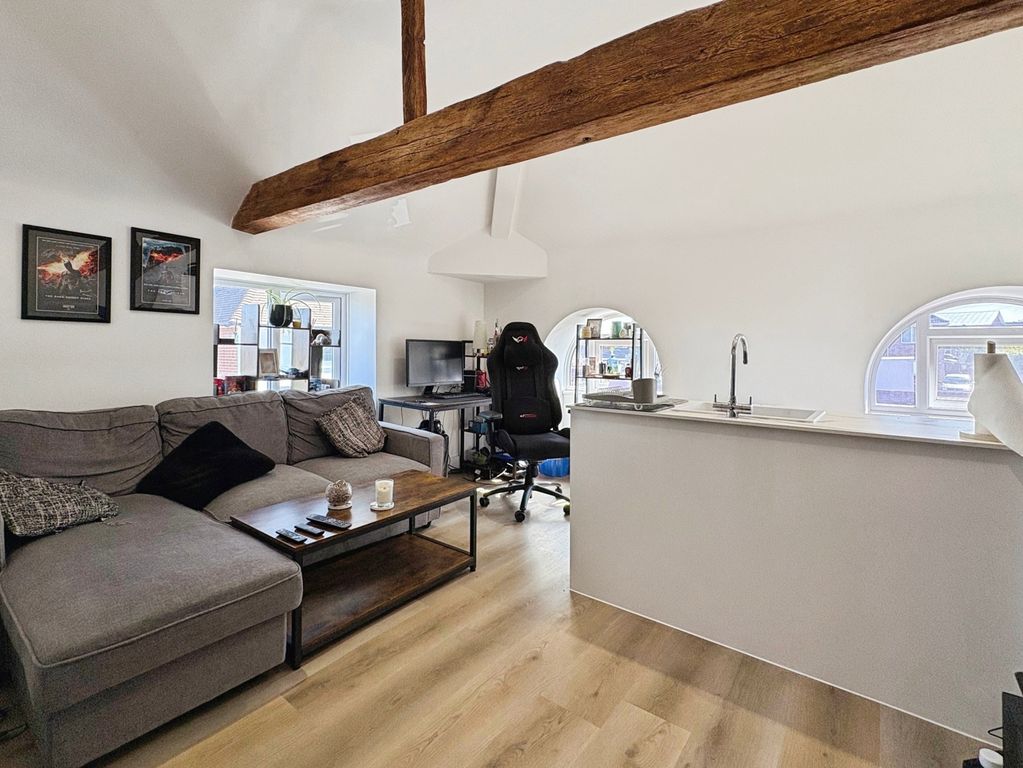 Property photo 2 of 7 Pbox-Img.Jpg