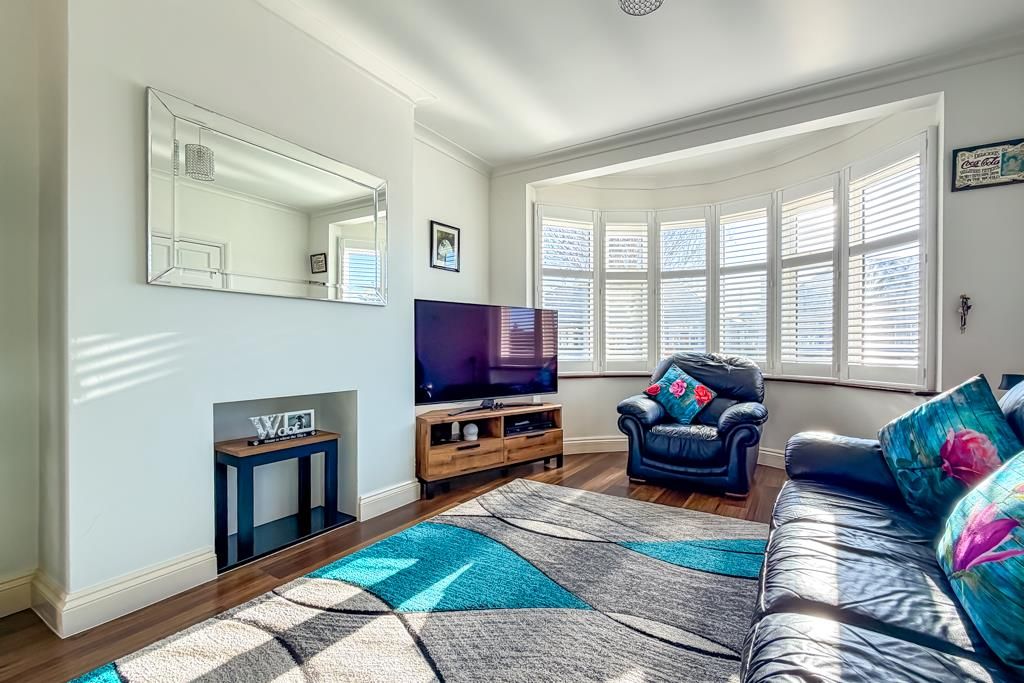 Property photo 2 of 34 Lounge